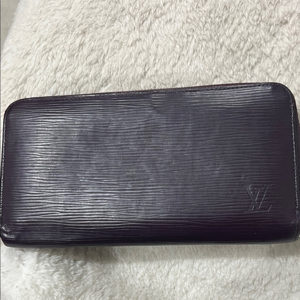 Authentic Louis Vuitton Epi  Zipped Wallet
